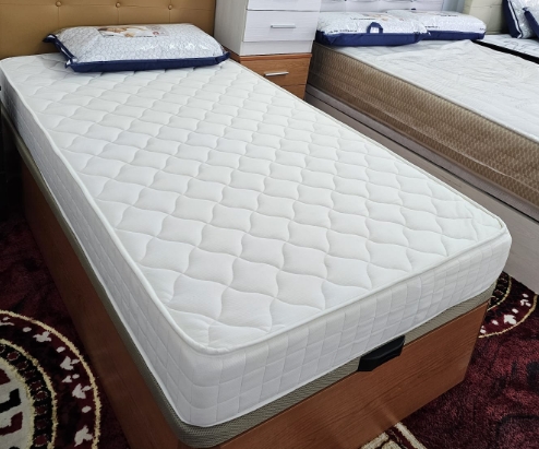 105x190cm matt, 25cm1 105x190cm mattress, 25cm thick for only €129.