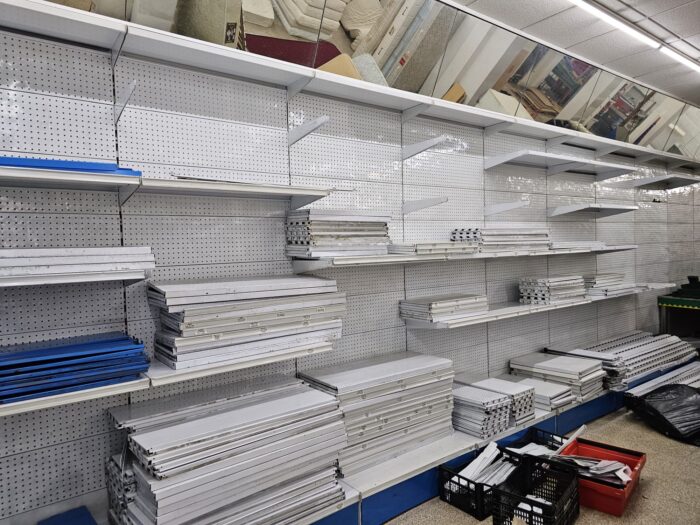 esntaria-usada Second-hand shelves for the market, bazaar or food