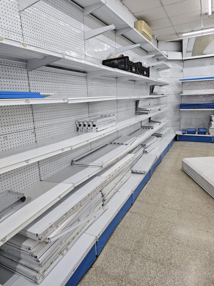estanteria-de-segundamano Second-hand shelves for the market, bazaar or food