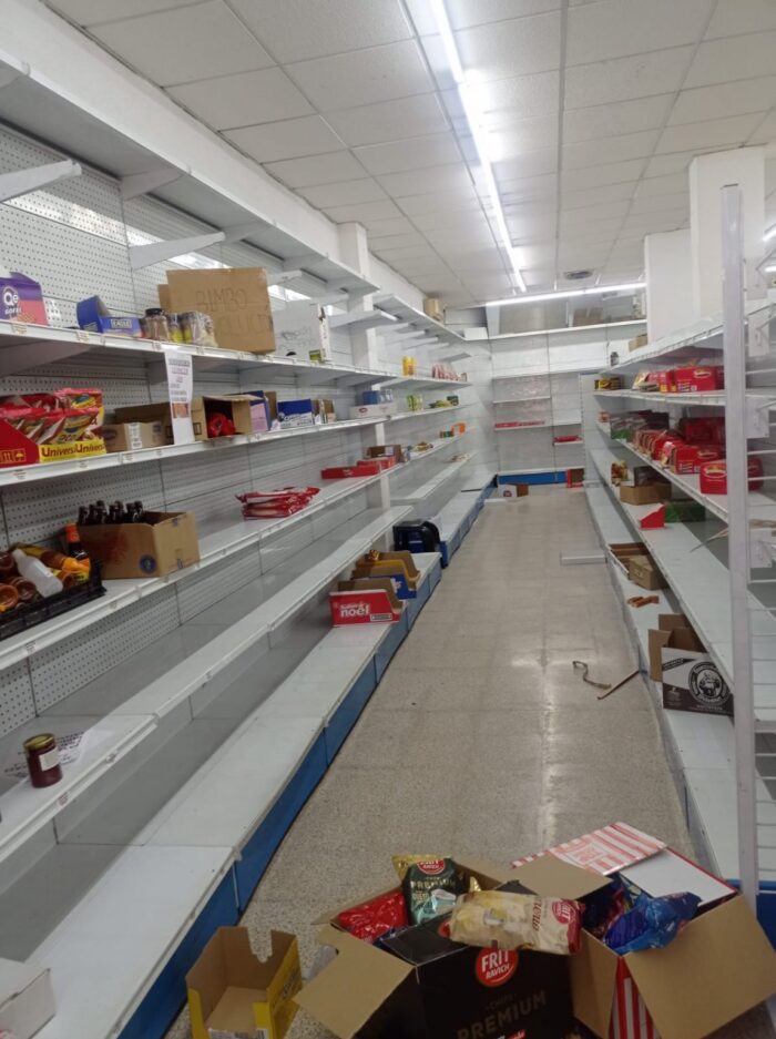 estanteriq-para-bazar-1148x1536 Cheap shelving for your business!