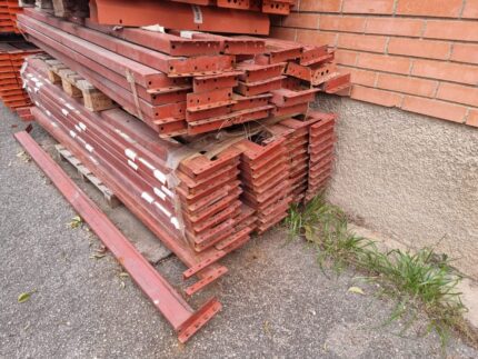 f9d391e6-ecbf-461b-b5a0-4c6d73091ec4-1536x1152 (1) We buy second-hand industrial shelving.