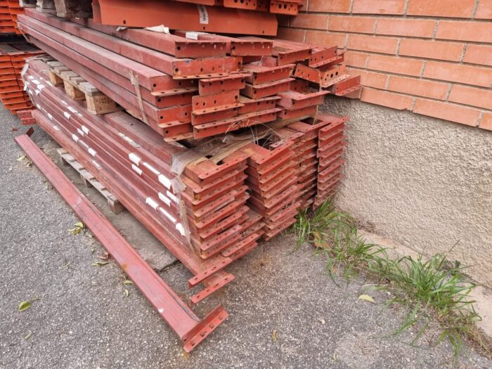 f9d391e6-ecbf-461b-b5a0-4c6d73091ec4-1536x1152 (1) We buy second-hand industrial shelving.
